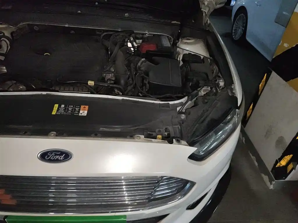 Ford Mondeo 2015 — фото 21