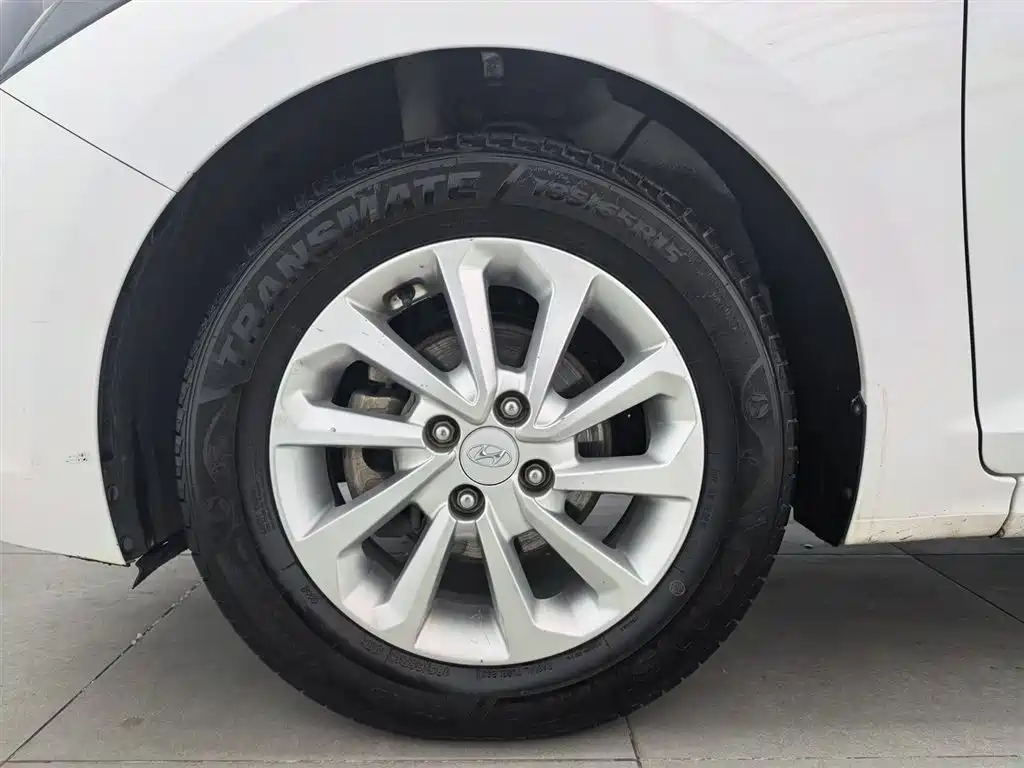 Hyundai Verna 2017 — фото 17