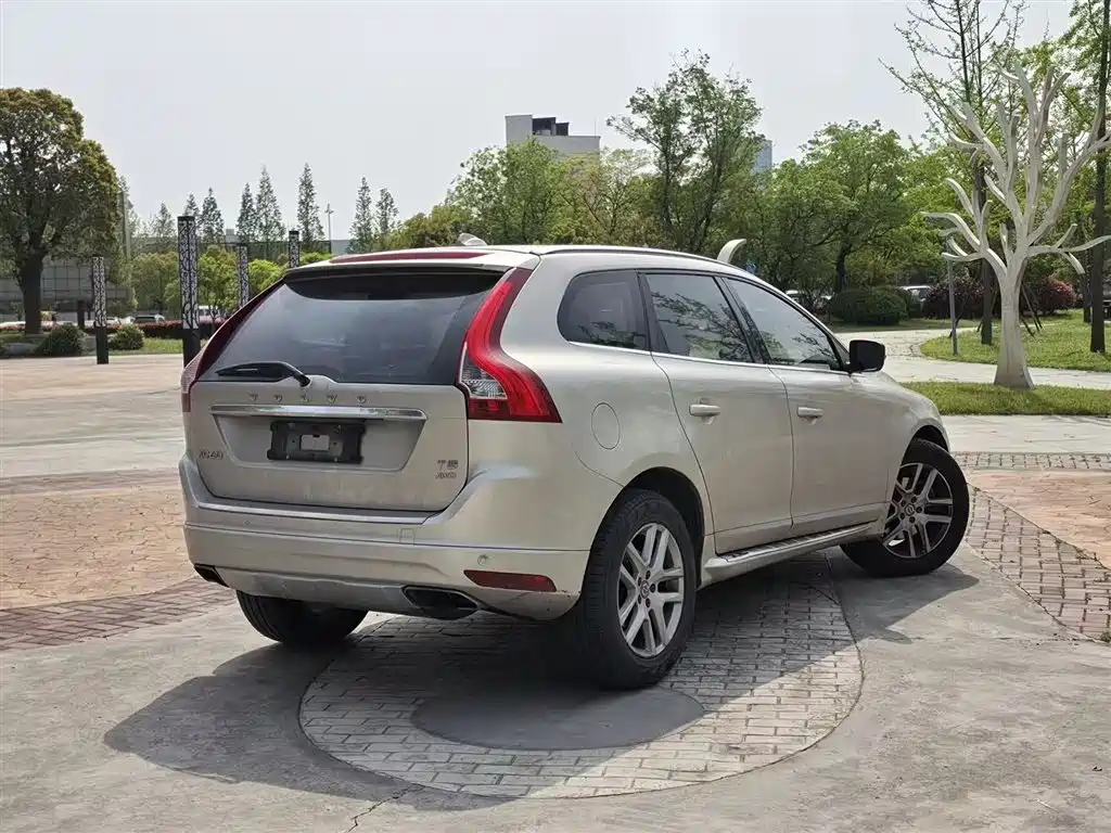 Volvo XC60 2016 — фото 23