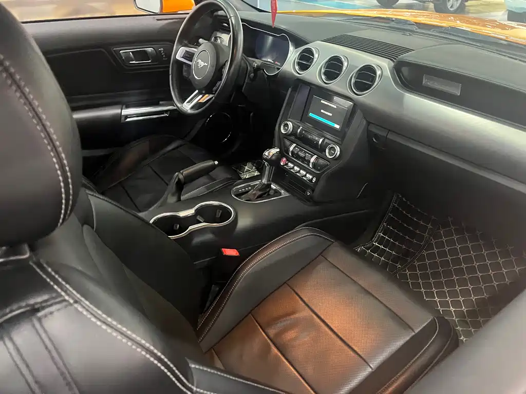 Ford Mustang 2018 — фото 10