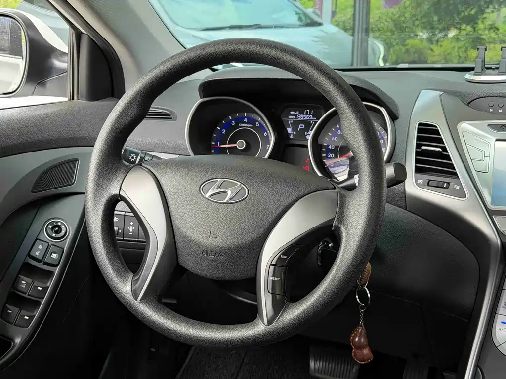 Hyundai Elantra Langdong 2016 — фото 7