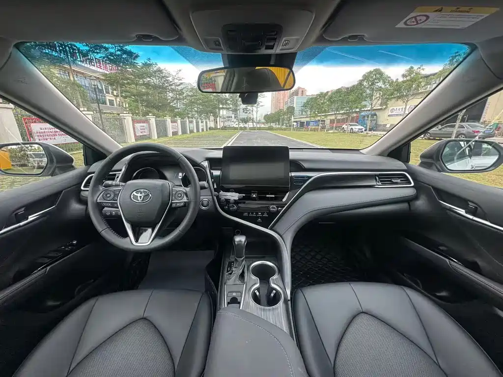 Toyota Camry 2021 — фото 23