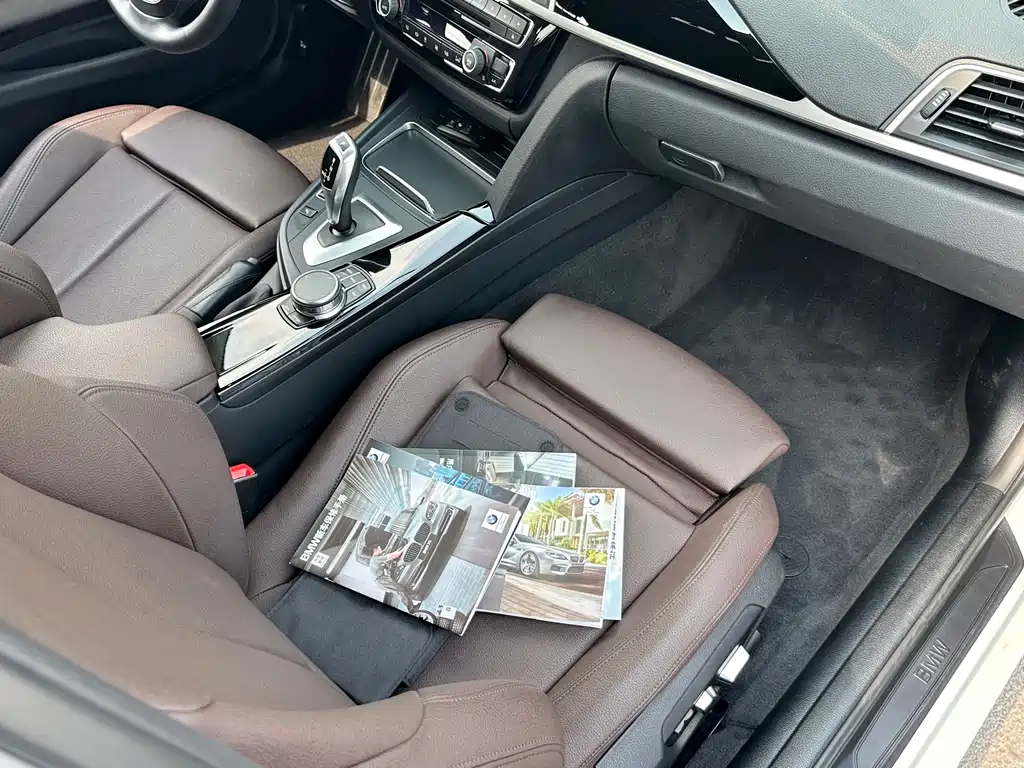 BMW 3 Series 2019 — фото 13