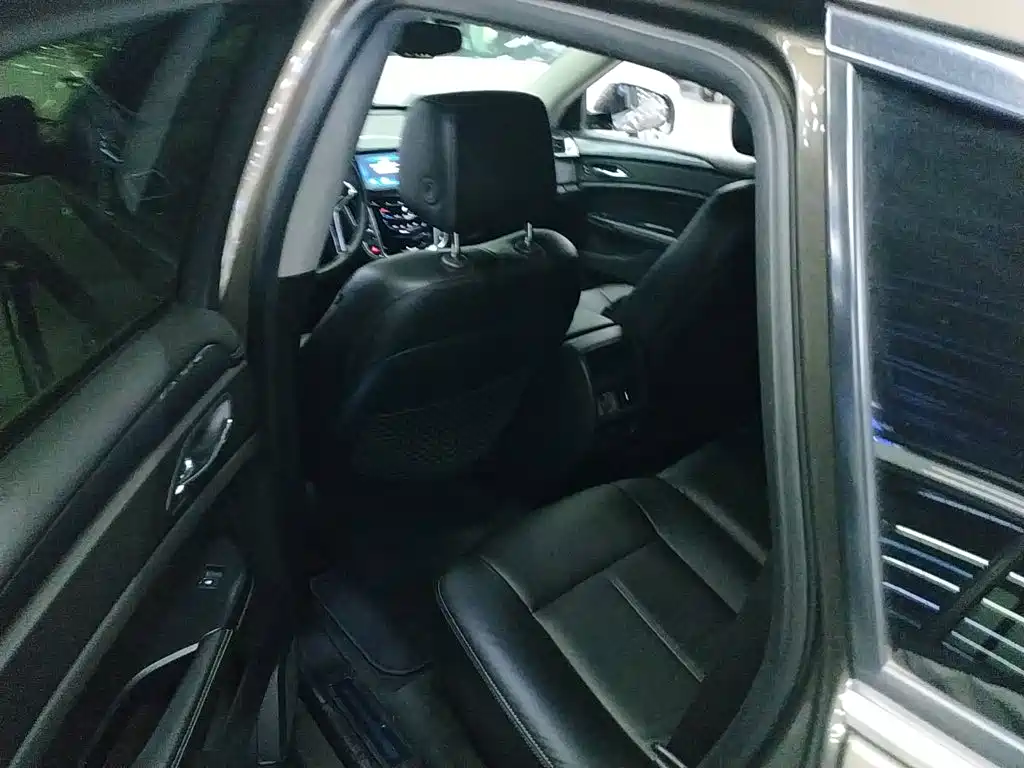 Cadillac SRX 2015 — фото 14