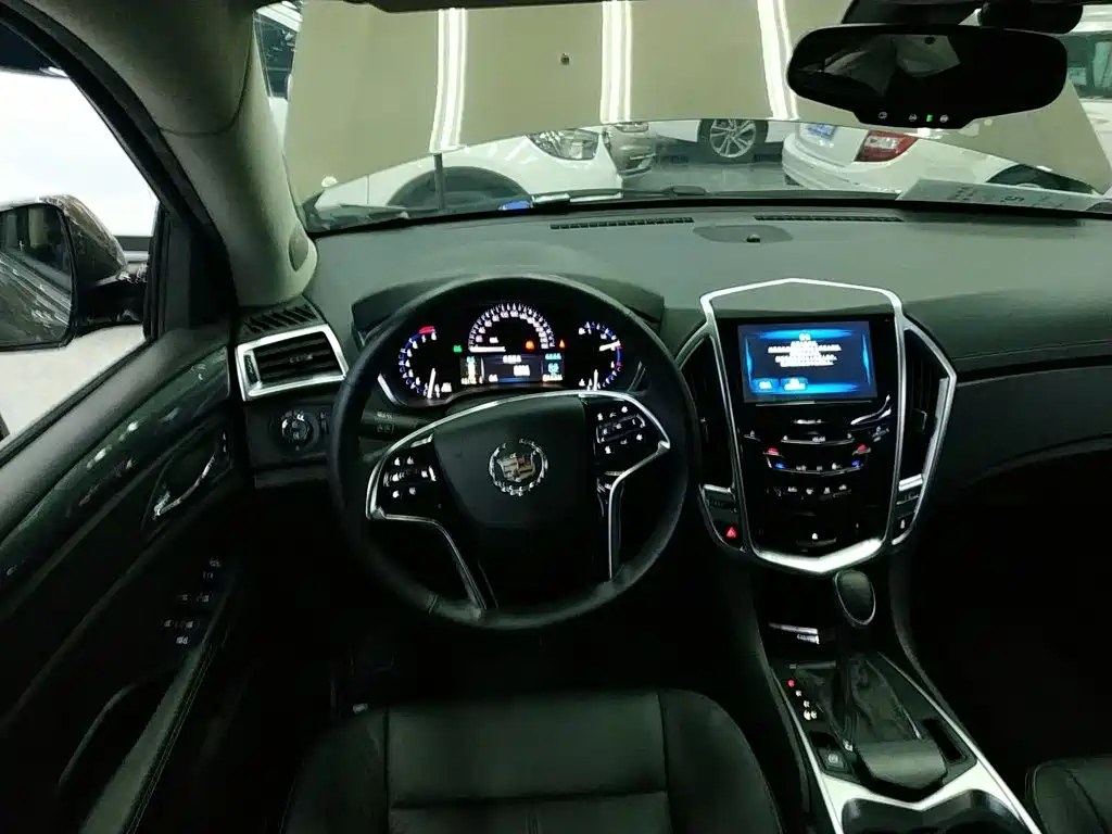 Cadillac SRX 2015 — фото 8