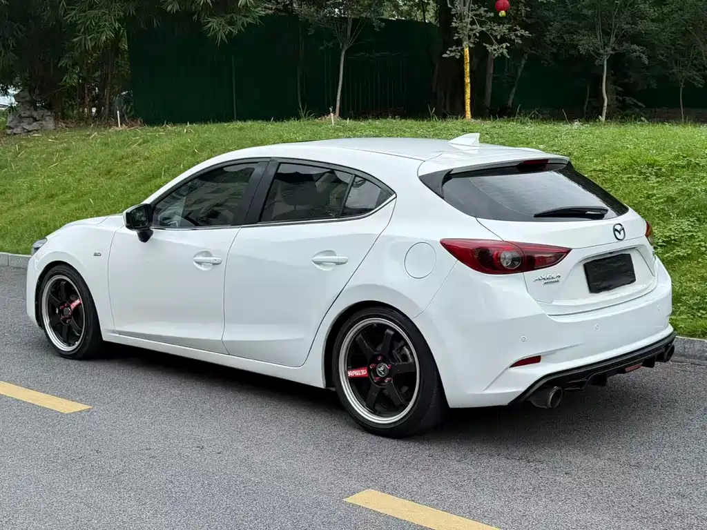Mazda 3 Axela 2019 — фото 9