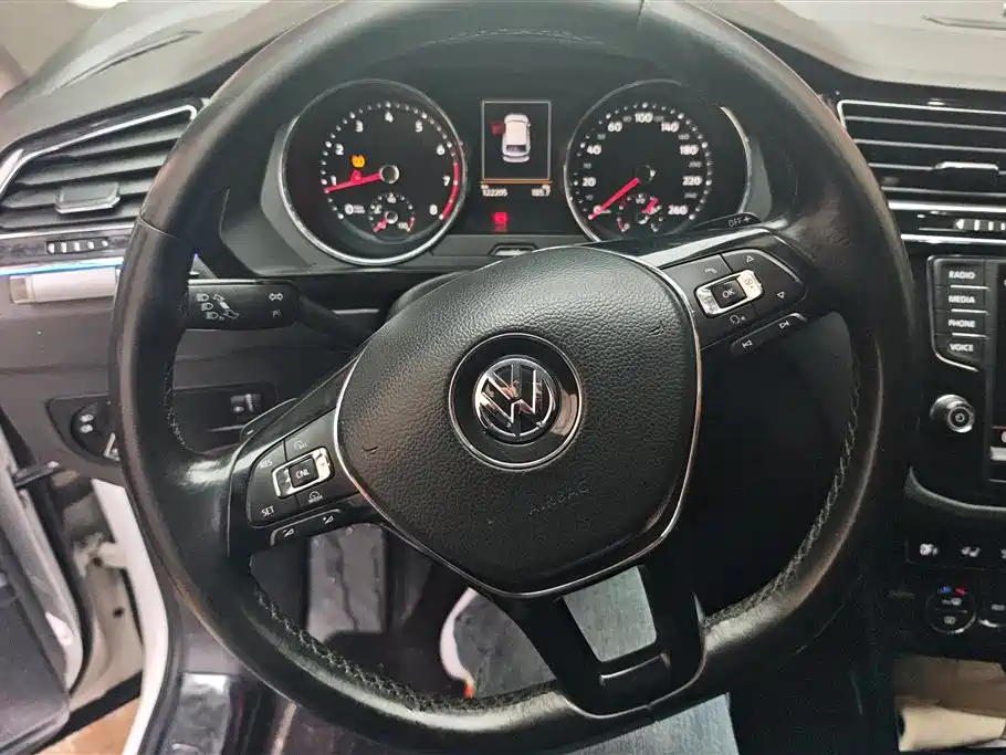 Volkswagen Tiguan L 2018 — фото 15