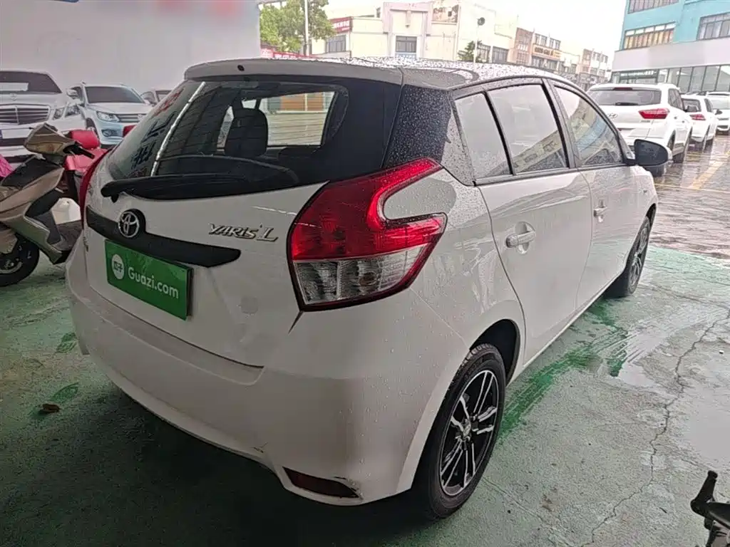 Toyota Yaris L 2015 — фото 7