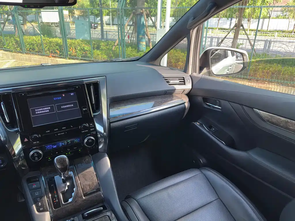 Toyota Alphard 2018 — фото 22