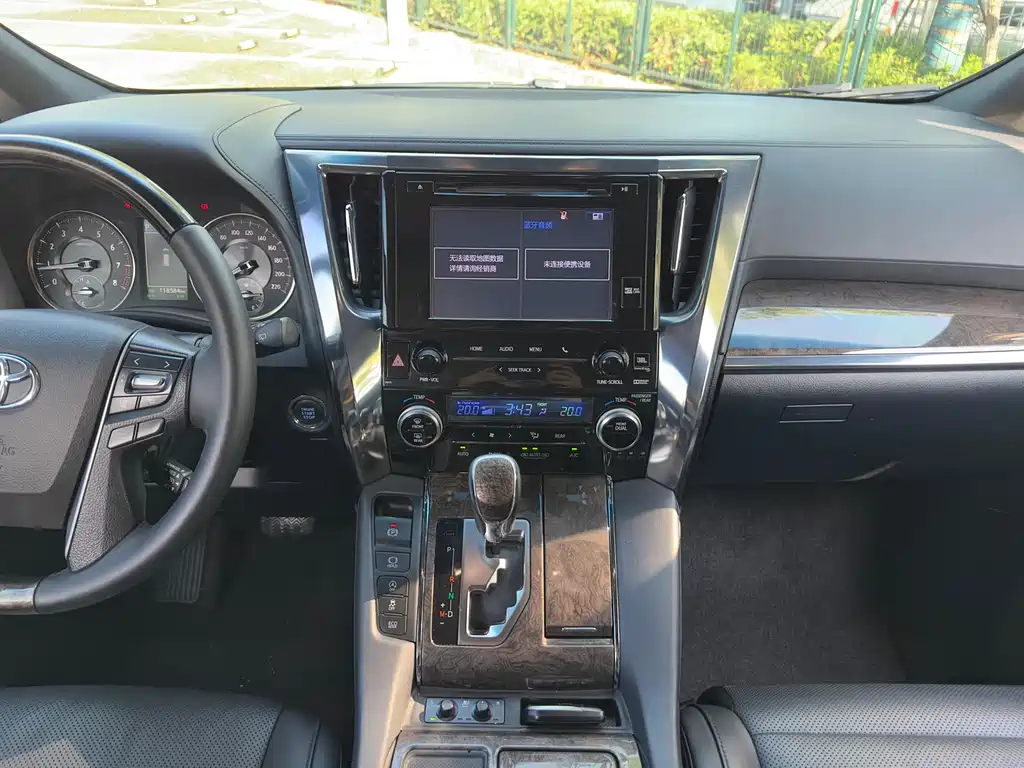 Toyota Alphard 2018 — фото 21