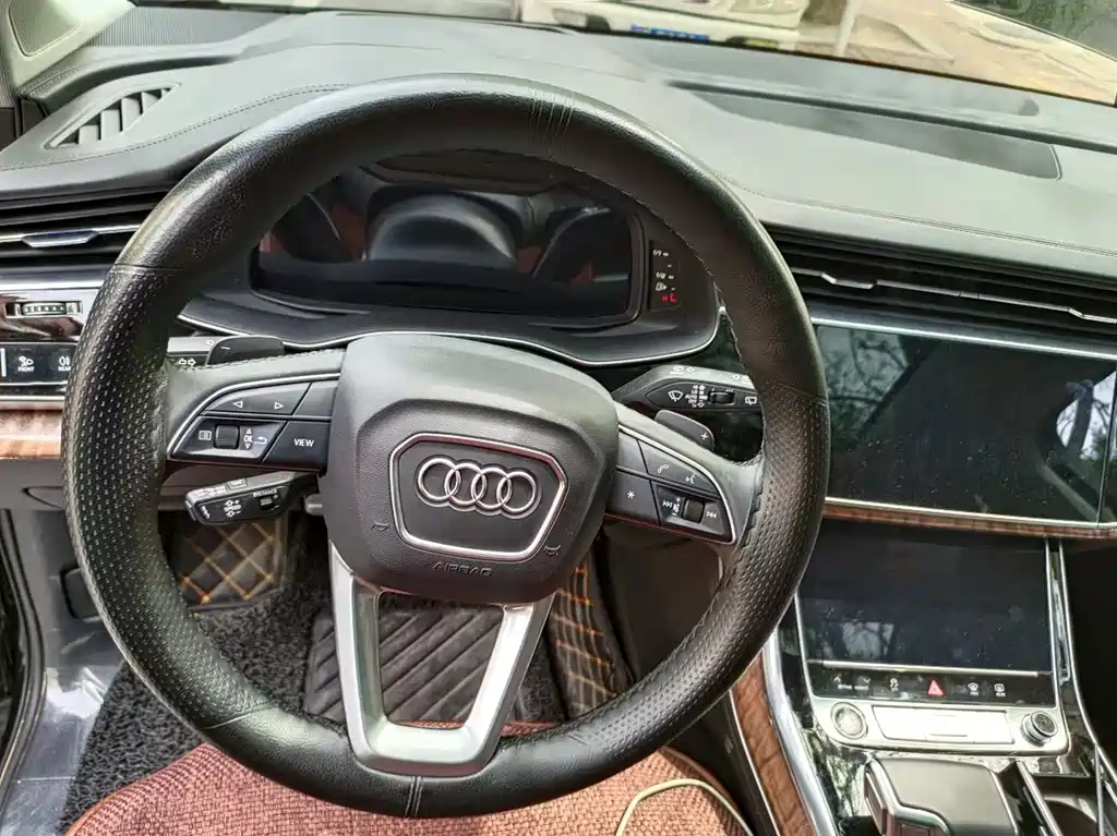 Audi Q7 2021 — фото 10