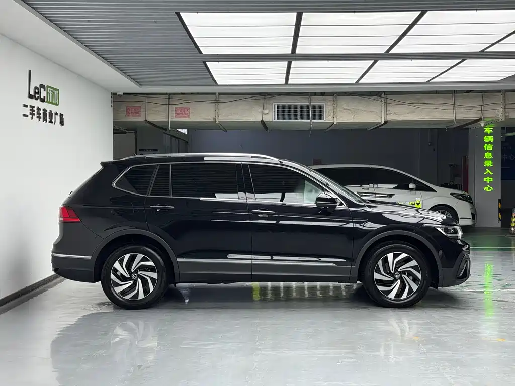 Volkswagen Tiguan L 2024 — фото 8