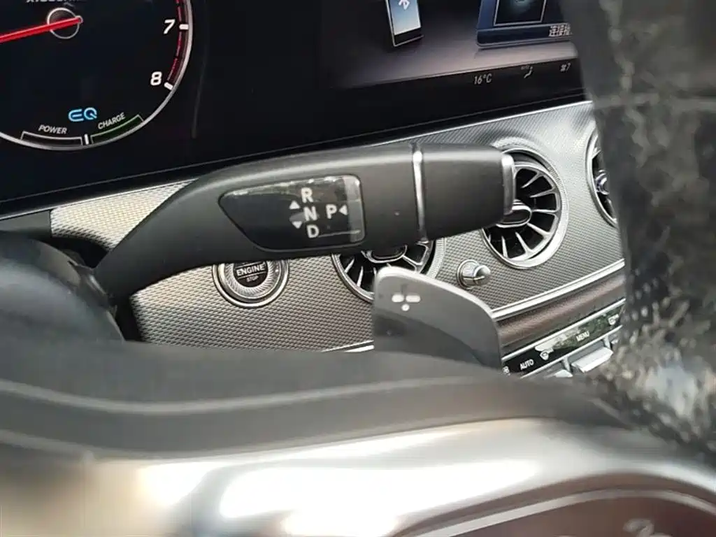 Mercedes-Benz E-Class 2020 — фото 14