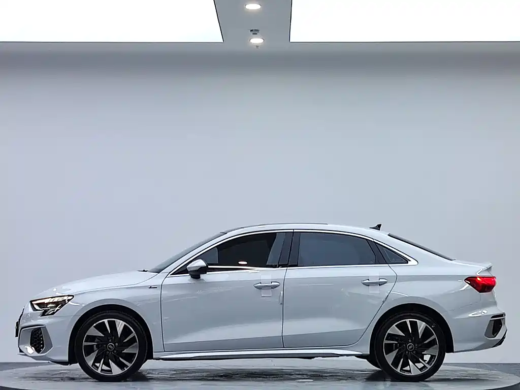 Audi A3 2022 — фото 5