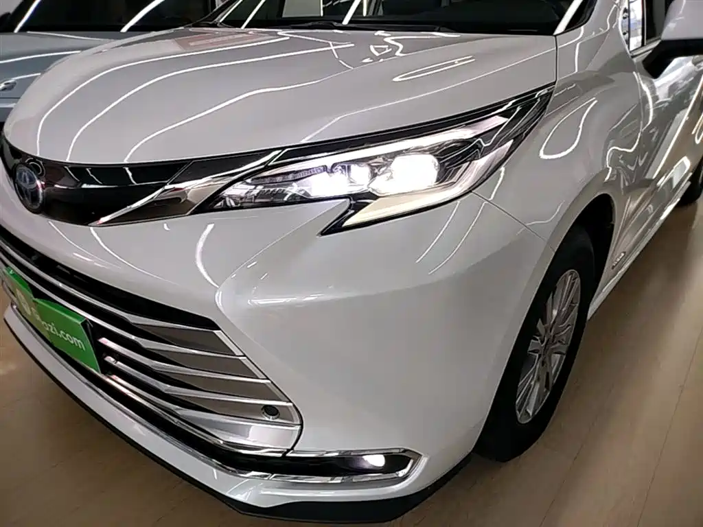 Toyota Sienna 2023 — фото 24