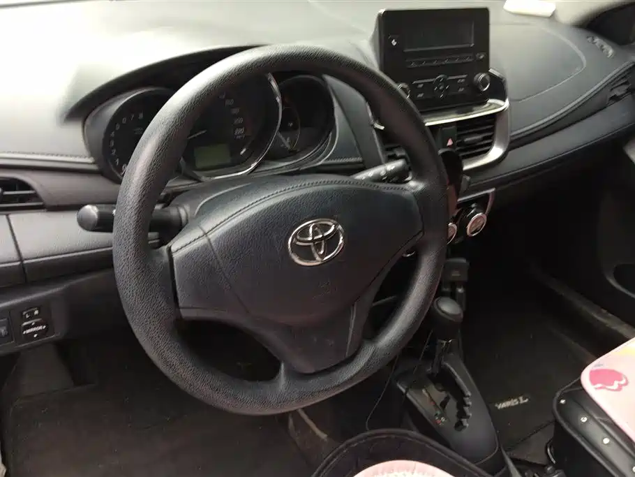 Toyota Yaris L 2021 — фото 12