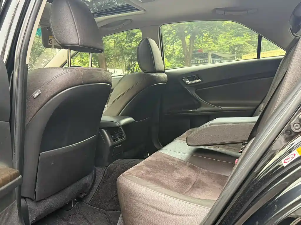 Toyota Reiz 2016