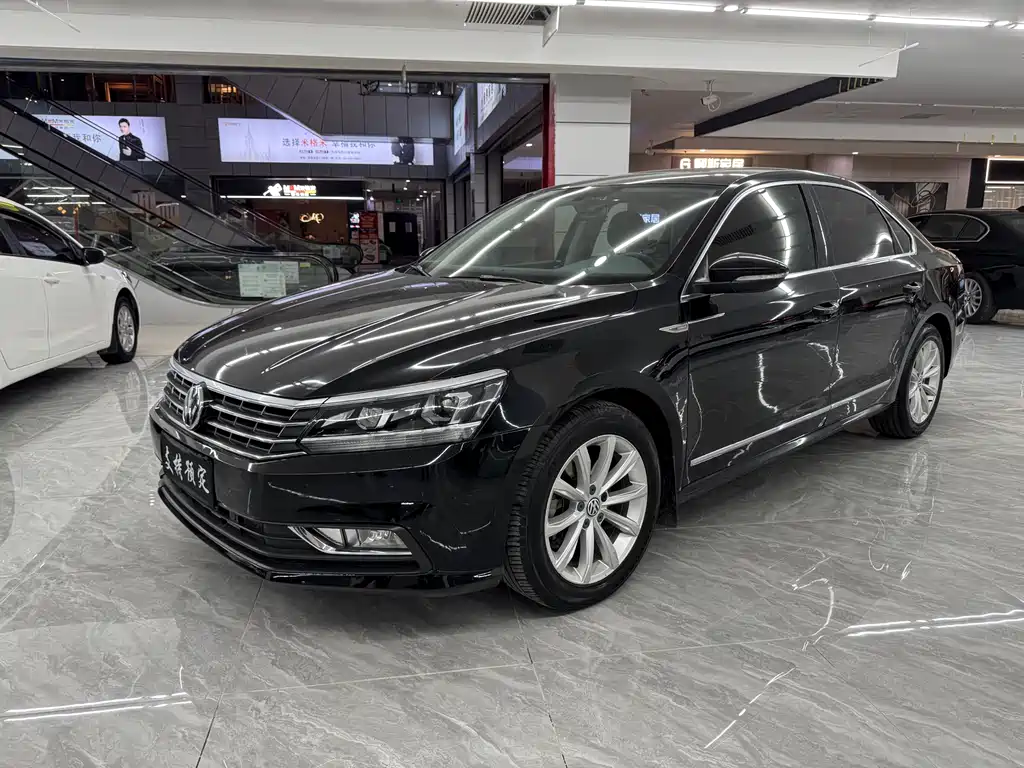 Volkswagen Passat 2018 — фото 1
