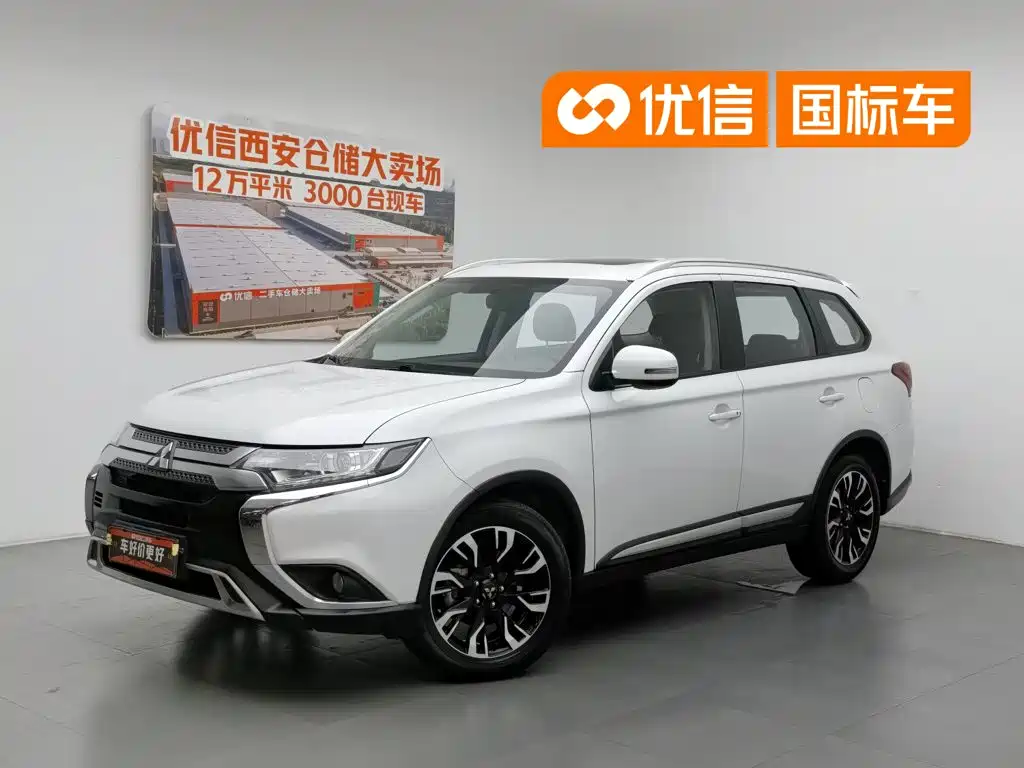 Mitsubishi Outlander 2021 — фото 1