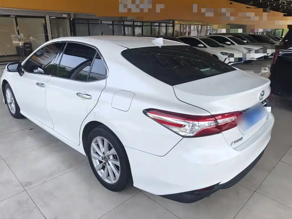 Toyota Camry 2022 — фото 5