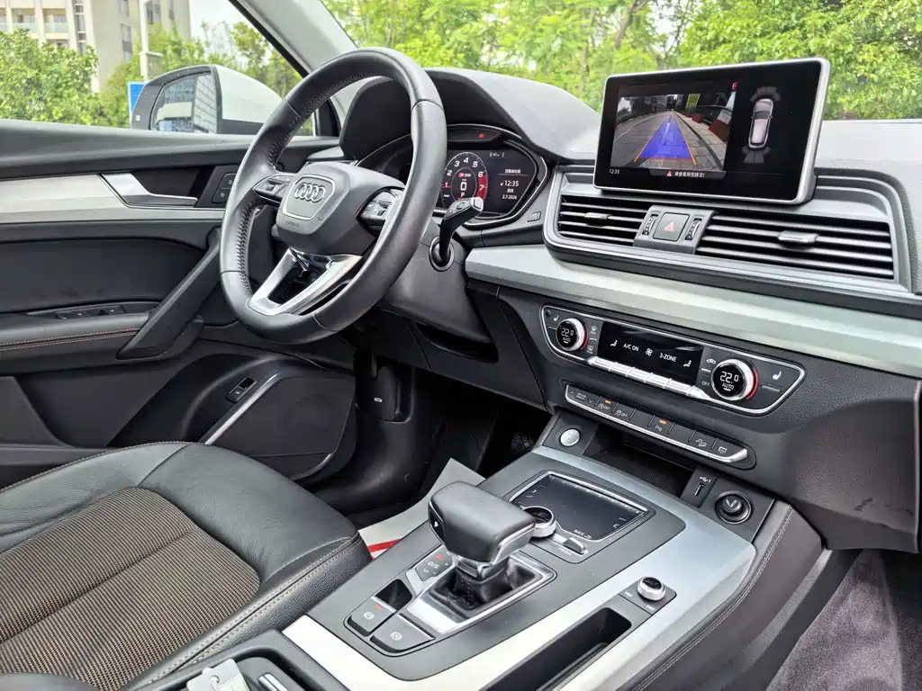 Audi Q5L 2019 — фото 14