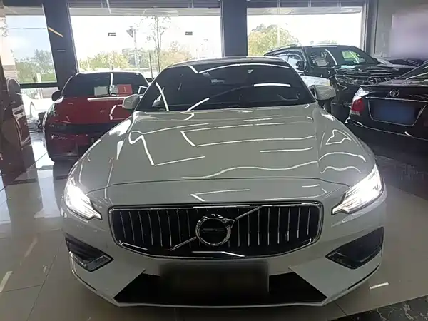 Volvo S60 2022