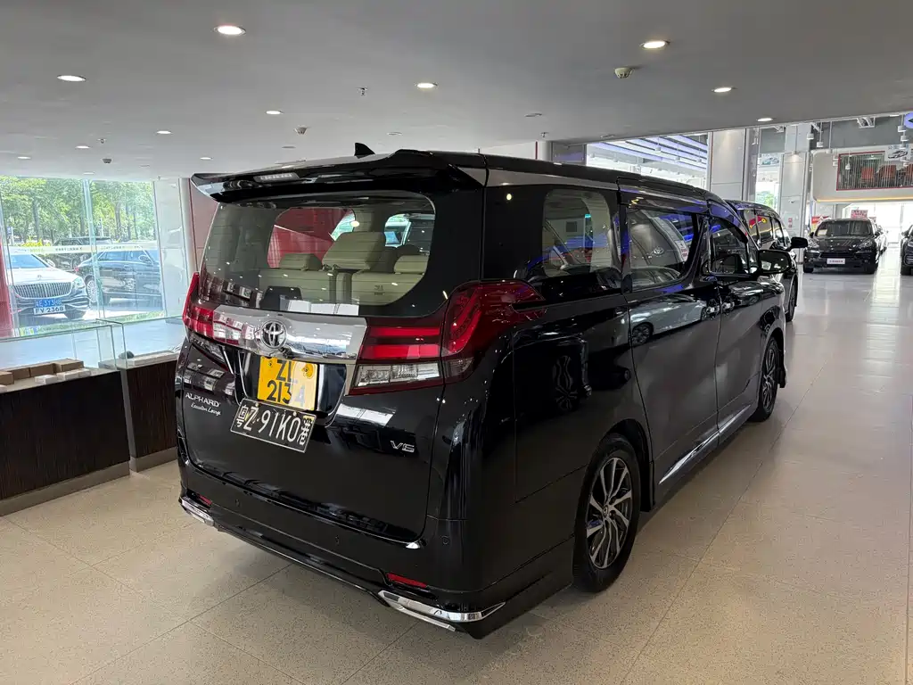 Toyota Alphard 2017 — фото 6