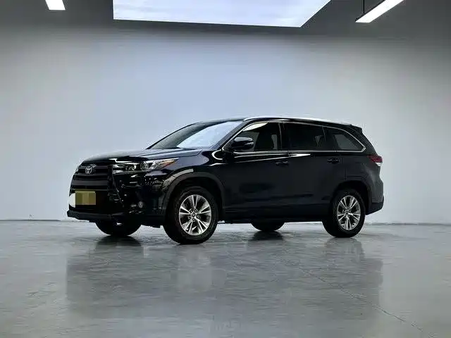 Toyota Highlander 2021 — фото 1