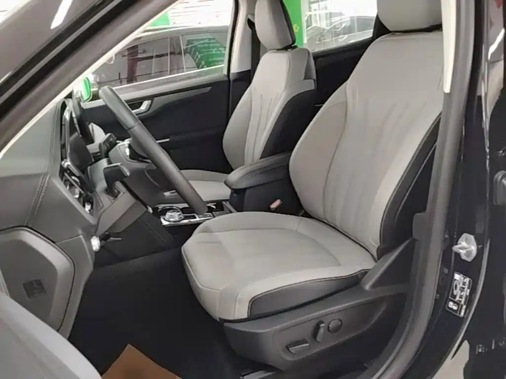 Ford Escape 2022 — фото 15