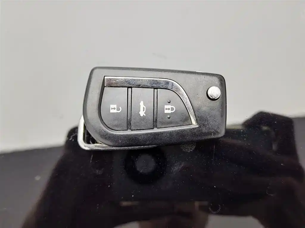 Toyota Camry 2015 — фото 19