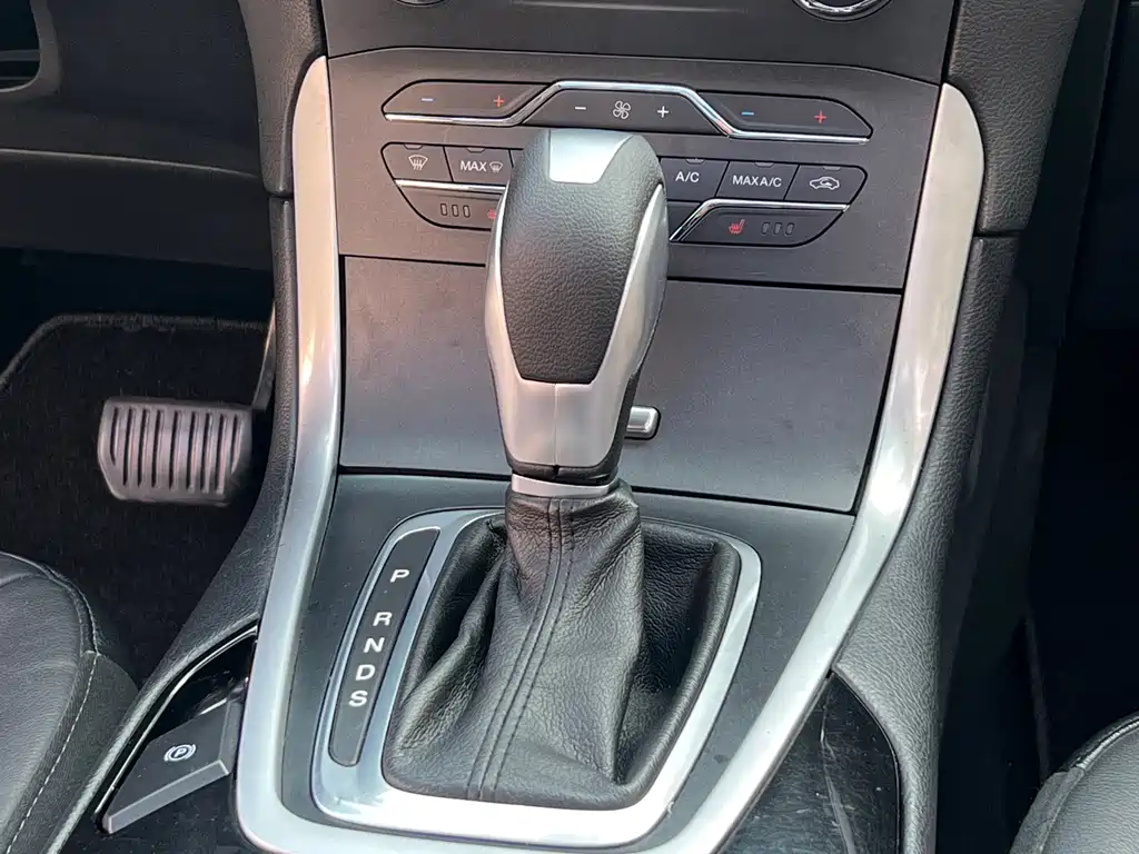 Ford Edge 2016 — фото 14
