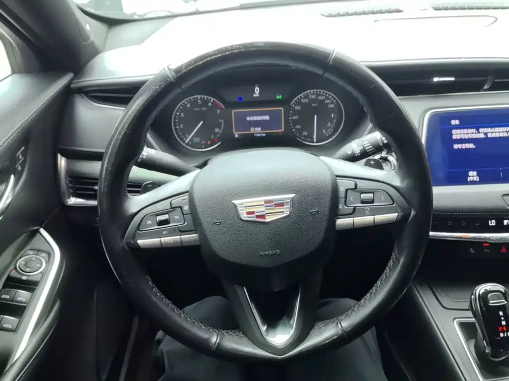 Cadillac XT4 2021 — фото 11