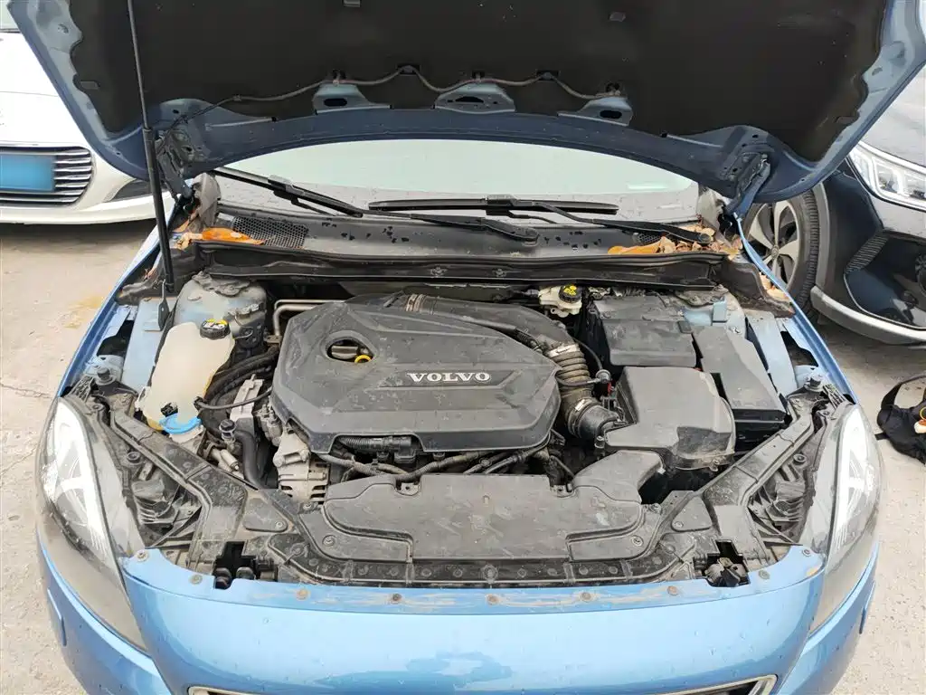 Volvo V40 2015 — фото 20