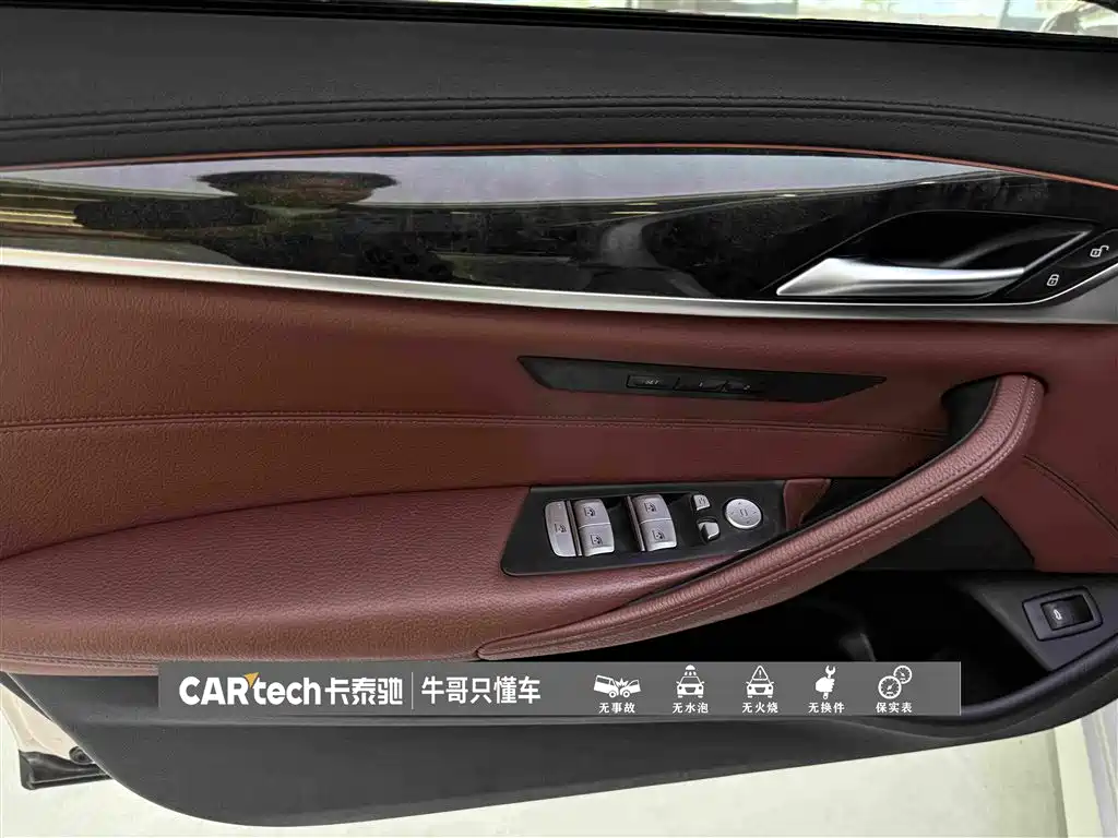 BMW 5 Series 2019 — фото 15