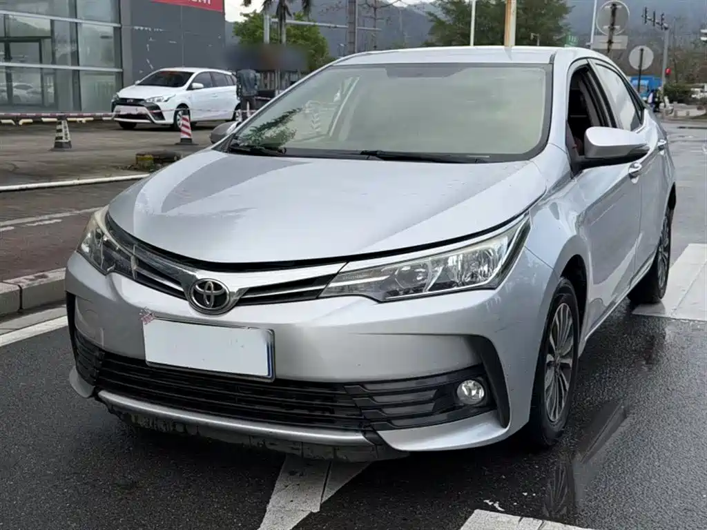 Toyota Corolla 2018 — фото 1