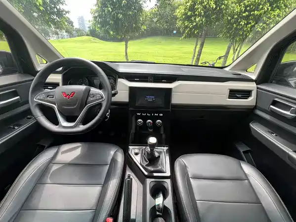 Wuling Journey 2021