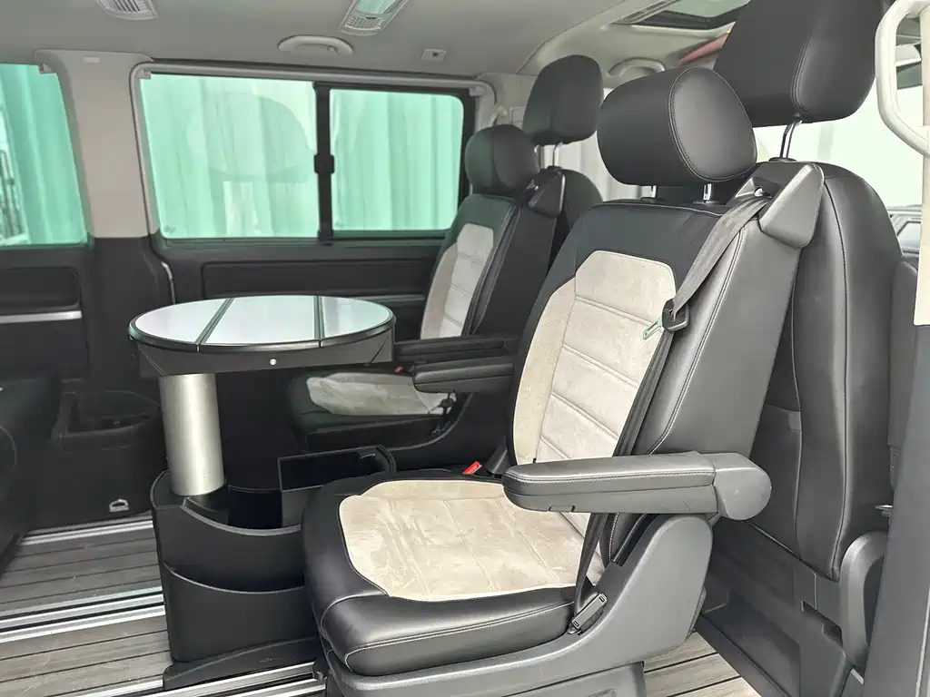 Volkswagen Multivan 2018 — фото 37