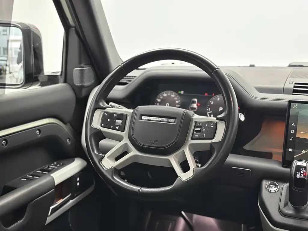 Land Rover Defender 2023 — фото 39