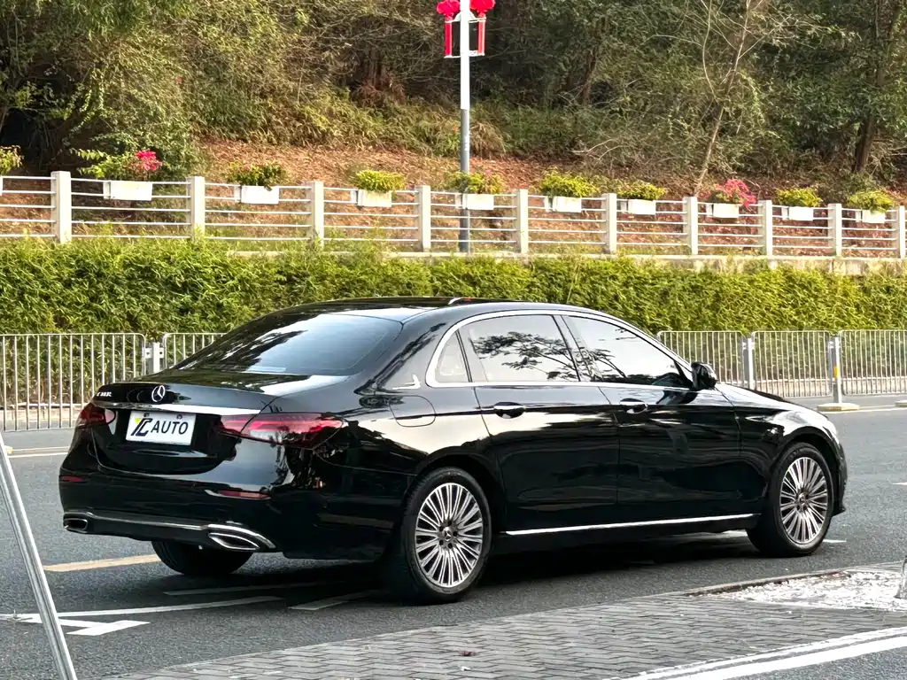 Mercedes-Benz E-Class 2022 — фото 7
