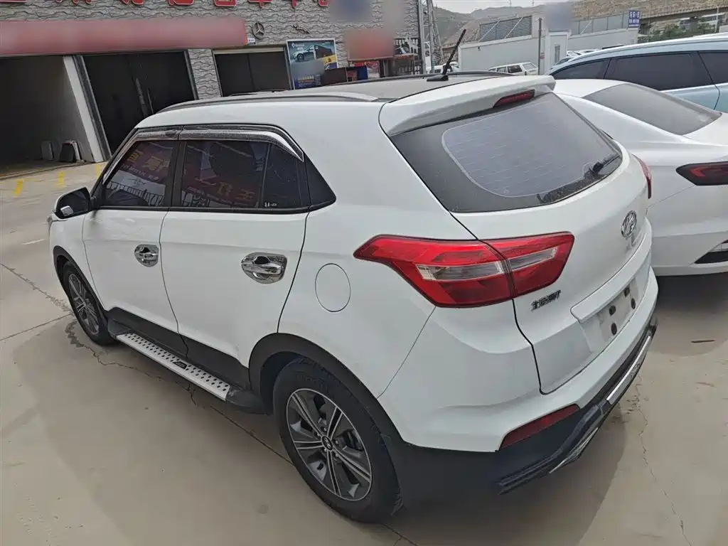 Hyundai ix25 2016 — фото 12