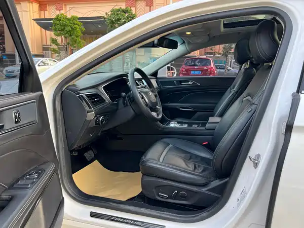 Ford Taurus 2015
