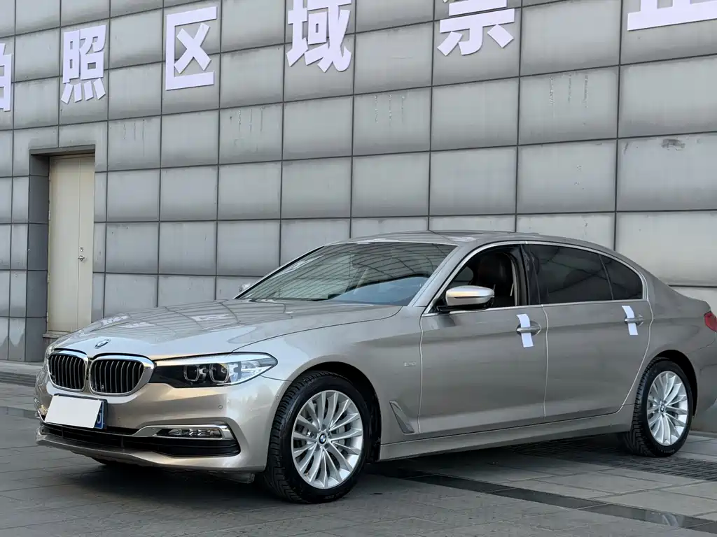 BMW 5 Series 2018 — фото 1