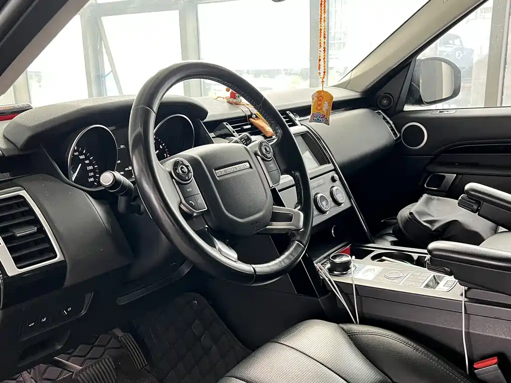 Land Rover Discovery 2018 — фото 8
