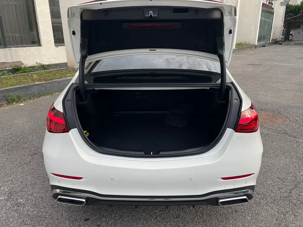 Mercedes-Benz C-Class 2025 — фото 16