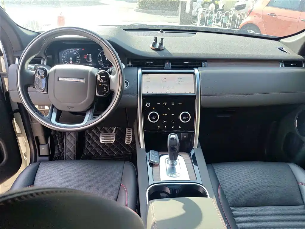 Land Rover Discovery Sport 2020 — фото 10