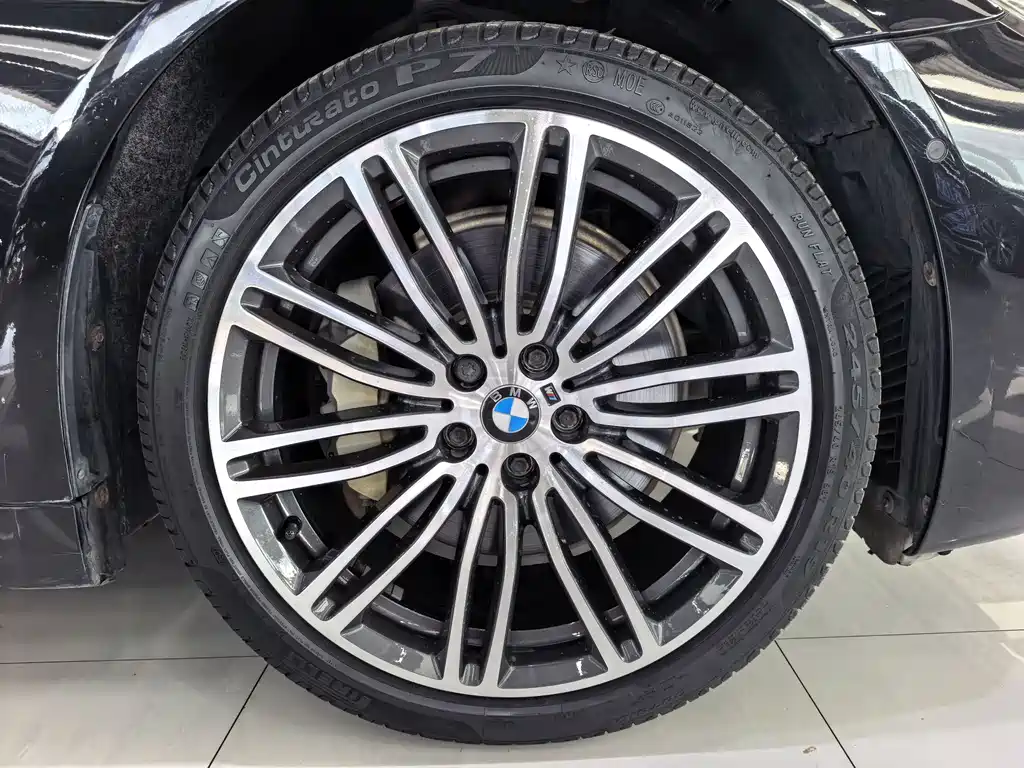BMW 5 Series 2017 — фото 11