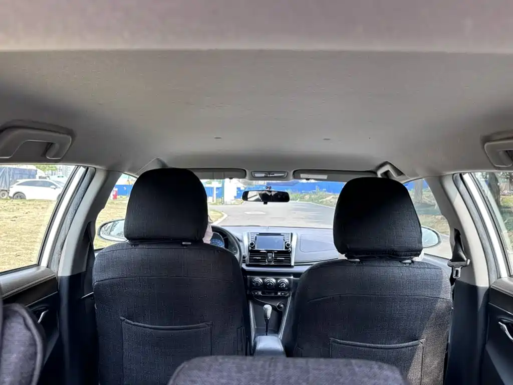 Toyota Yaris L 2015 — фото 9