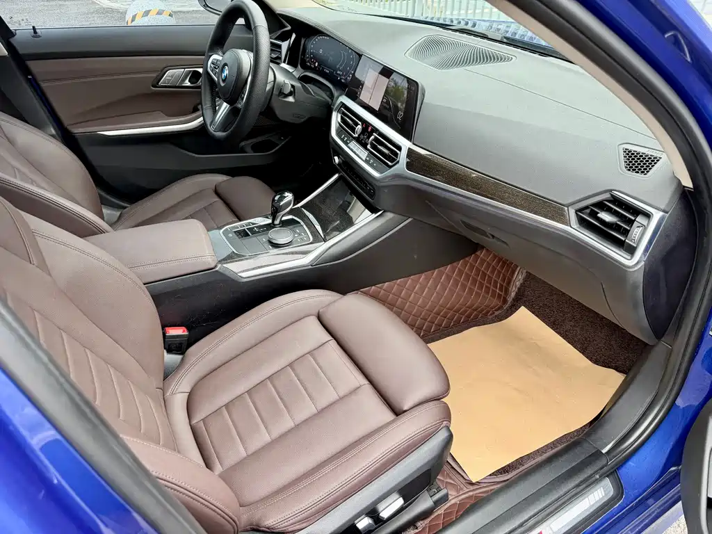 BMW 3 Series 2019 — фото 12