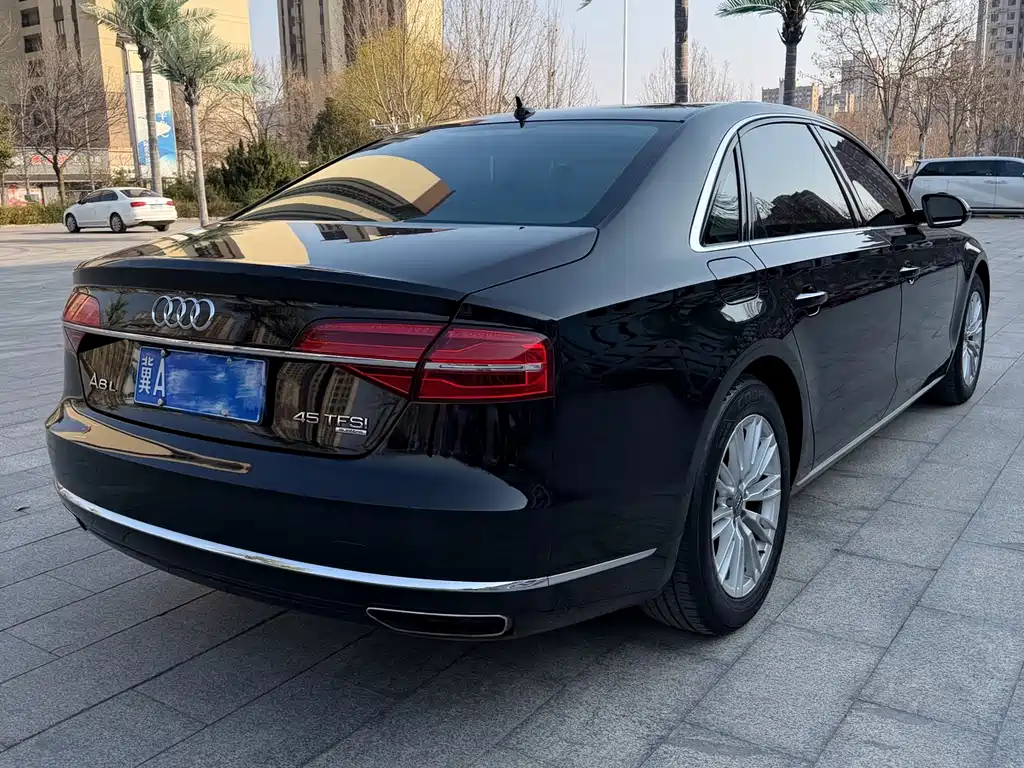 Audi A8 2015 — фото 6