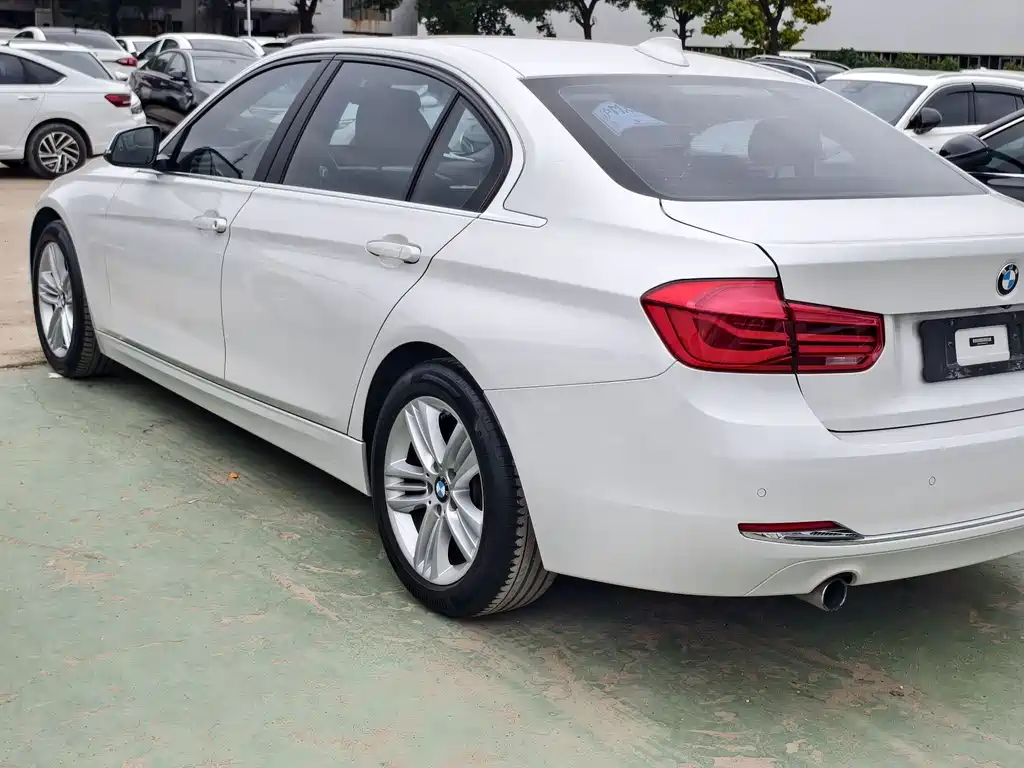 BMW 3 Series 2016 — фото 10